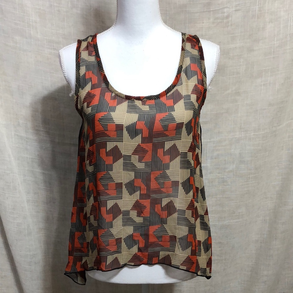 Edge Hi Low Geometric Sleeveless Top